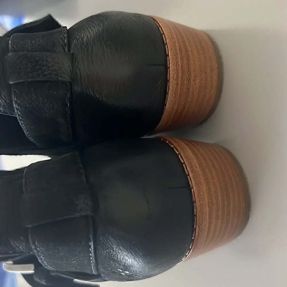 Frye Mia Cut Out Bootie in Black Size 9.5